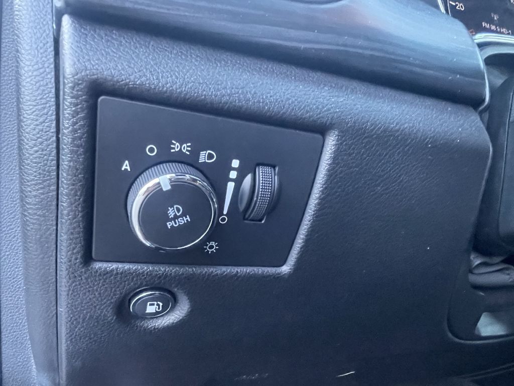 Photo 21 of this JEEP GRAND CHEROKEE