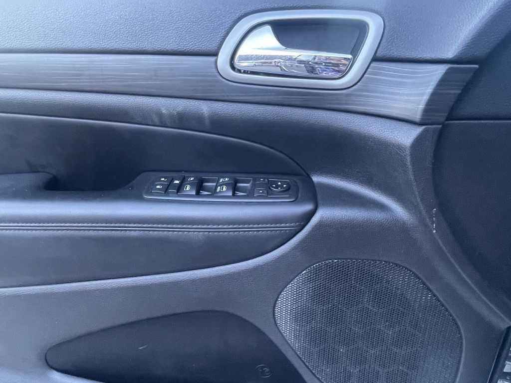 Photo 22 of this JEEP GRAND CHEROKEE