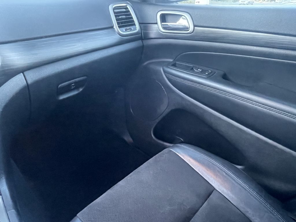 Photo 23 of this JEEP GRAND CHEROKEE