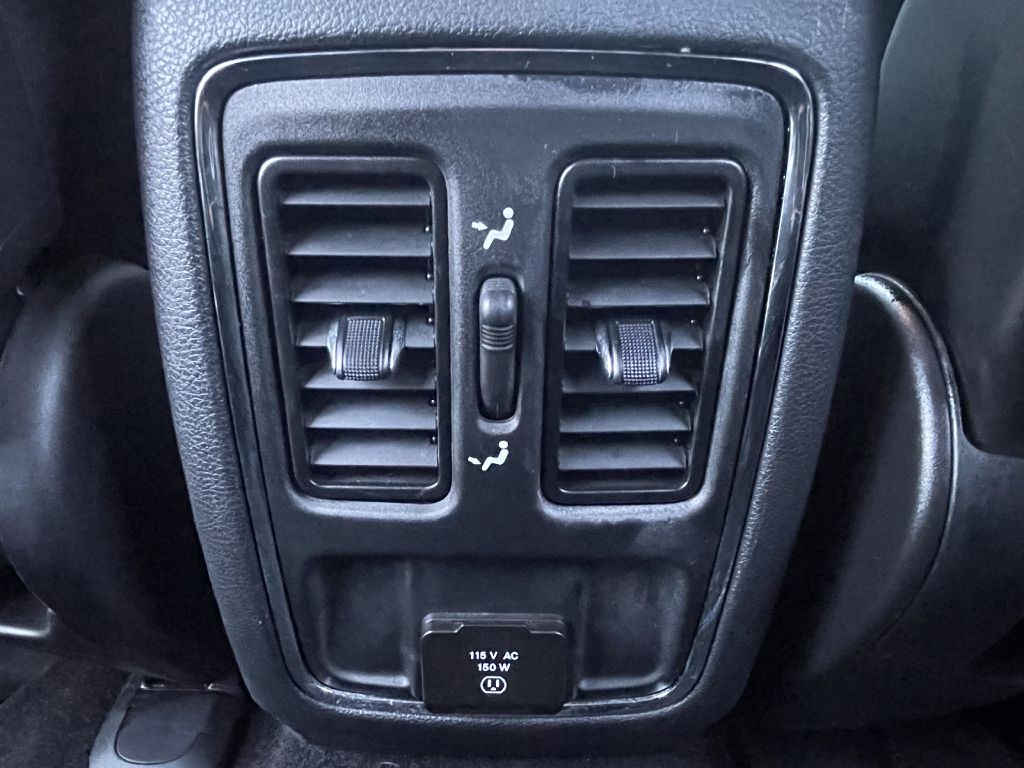 Photo 26 of this JEEP GRAND CHEROKEE