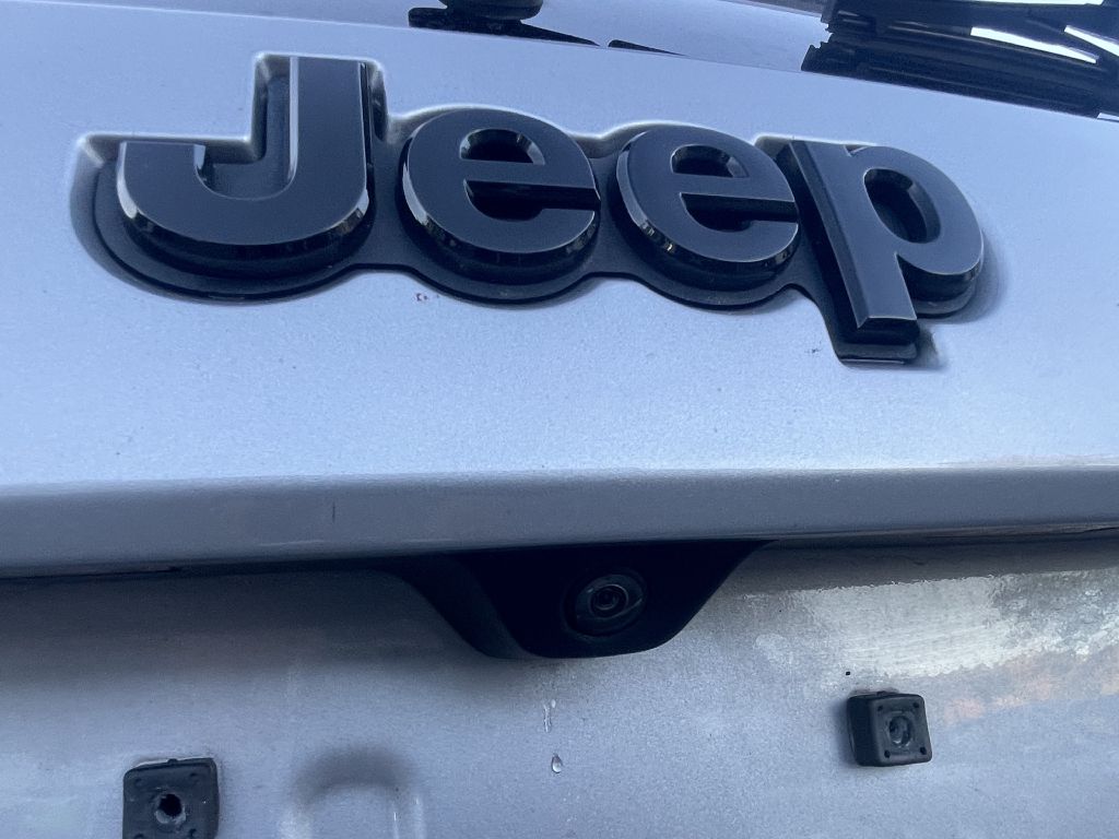 Photo 31 of this JEEP GRAND CHEROKEE