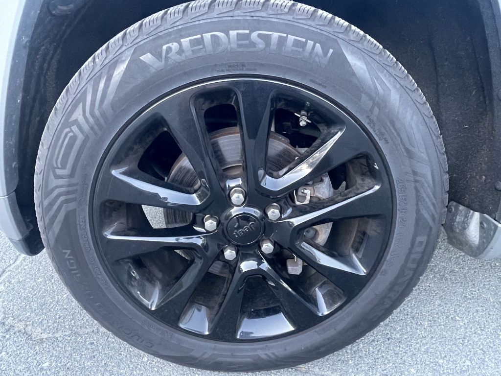 Photo 38 of this JEEP GRAND CHEROKEE