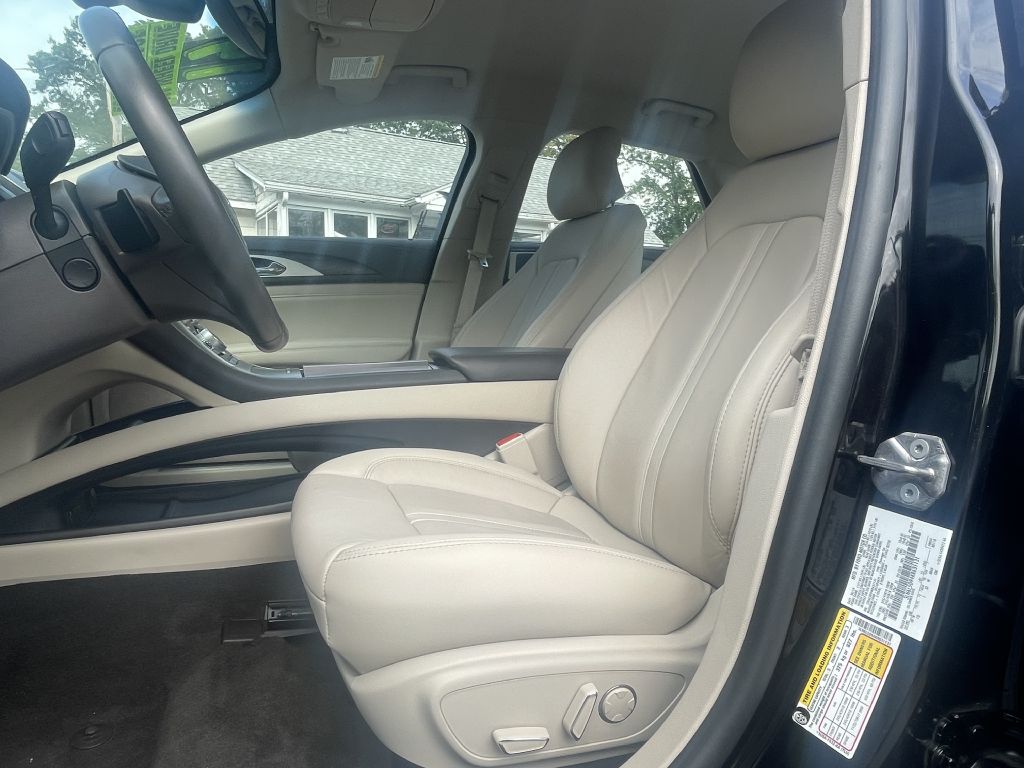Photo 9 of this LINCOLN MKZ