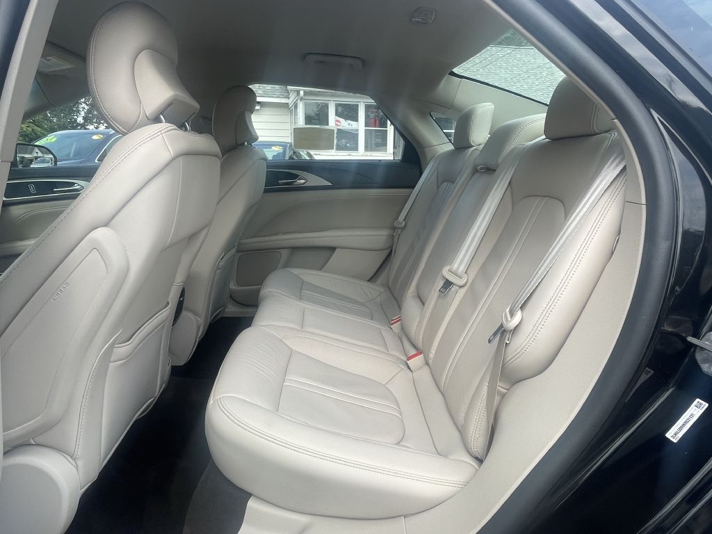 Photo 11 of this LINCOLN MKZ