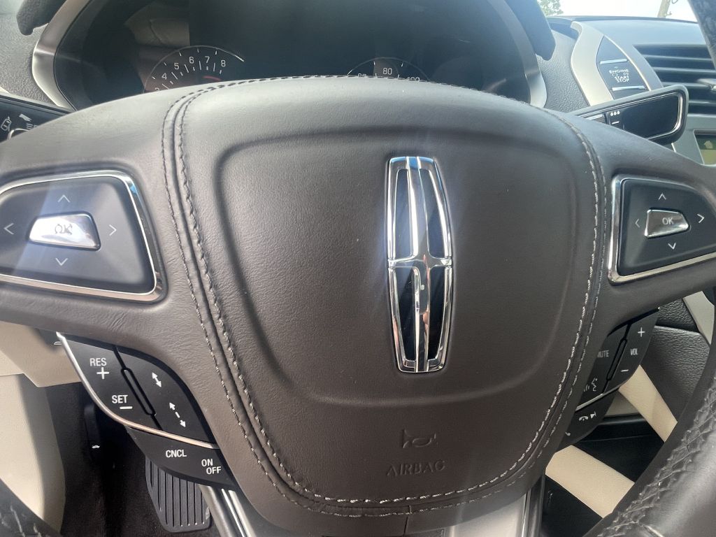 Photo 14 of this LINCOLN MKZ