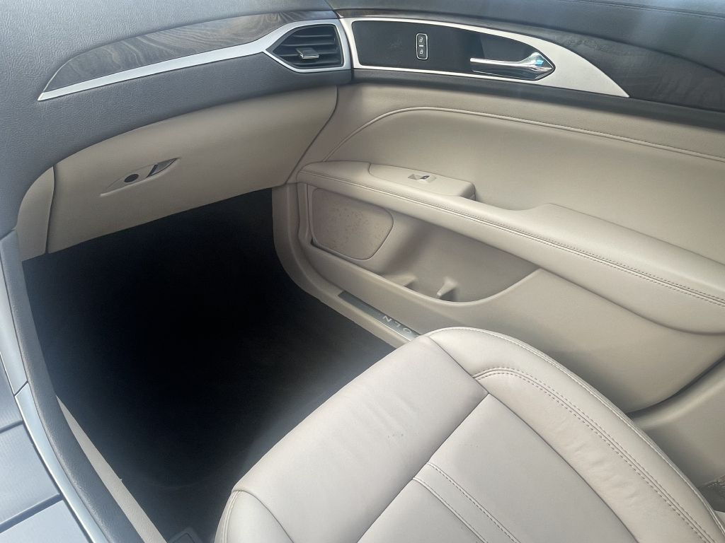 Photo 22 of this LINCOLN MKZ