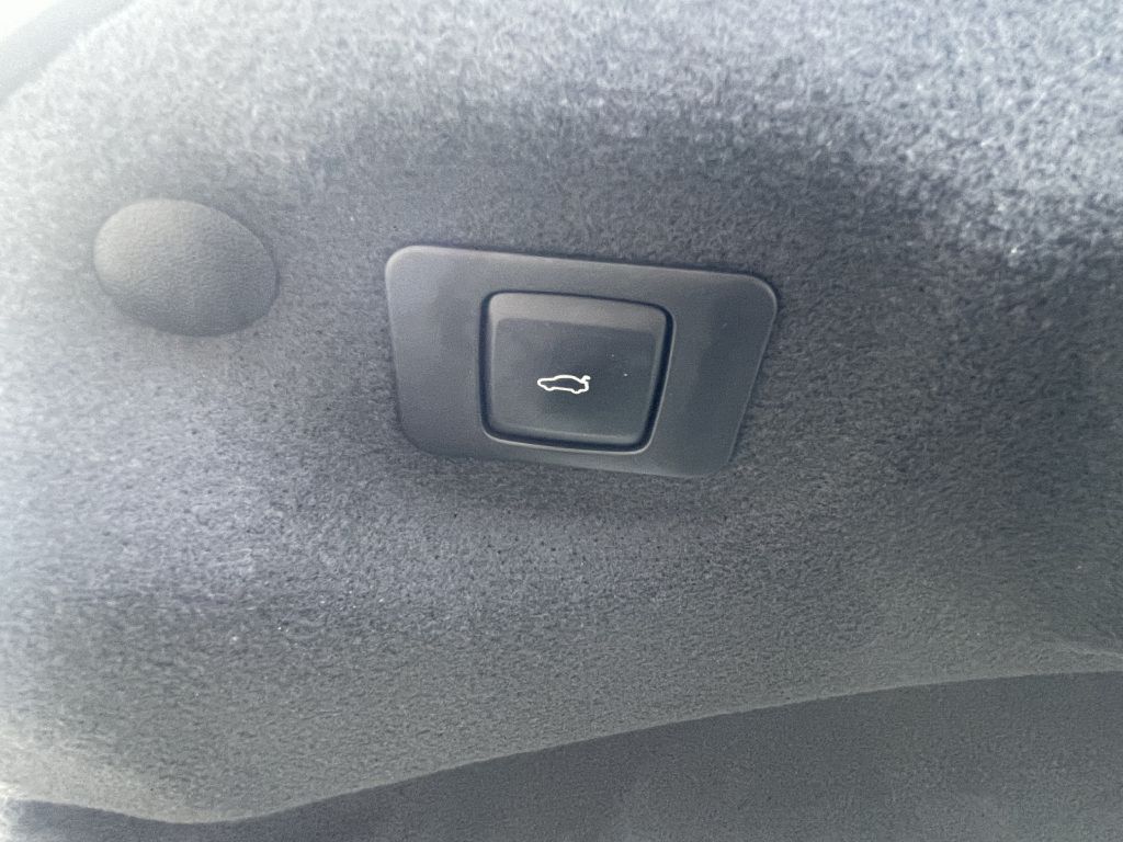 Photo 28 of this LINCOLN MKZ