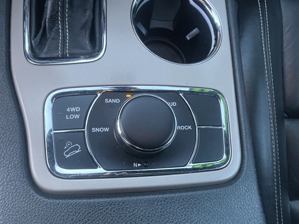 Photo 19 of this JEEP GRAND CHEROKEE