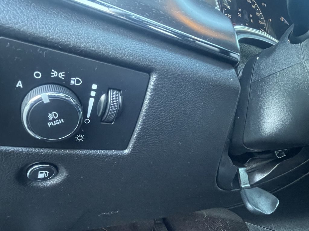 Photo 20 of this JEEP GRAND CHEROKEE