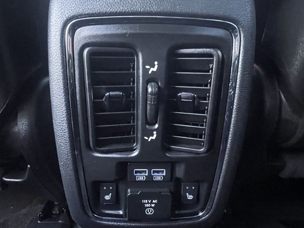 Photo 27 of this JEEP GRAND CHEROKEE