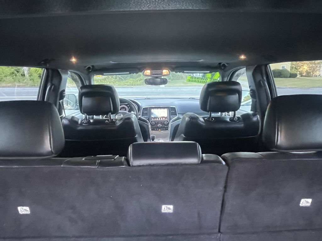 Photo 35 of this JEEP GRAND CHEROKEE