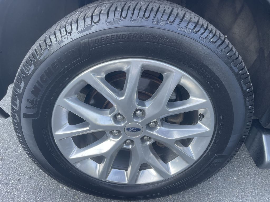 Photo 33 of this FORD EXPEDITION