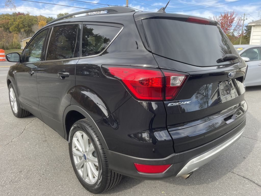 Photo 5 of this FORD ESCAPE