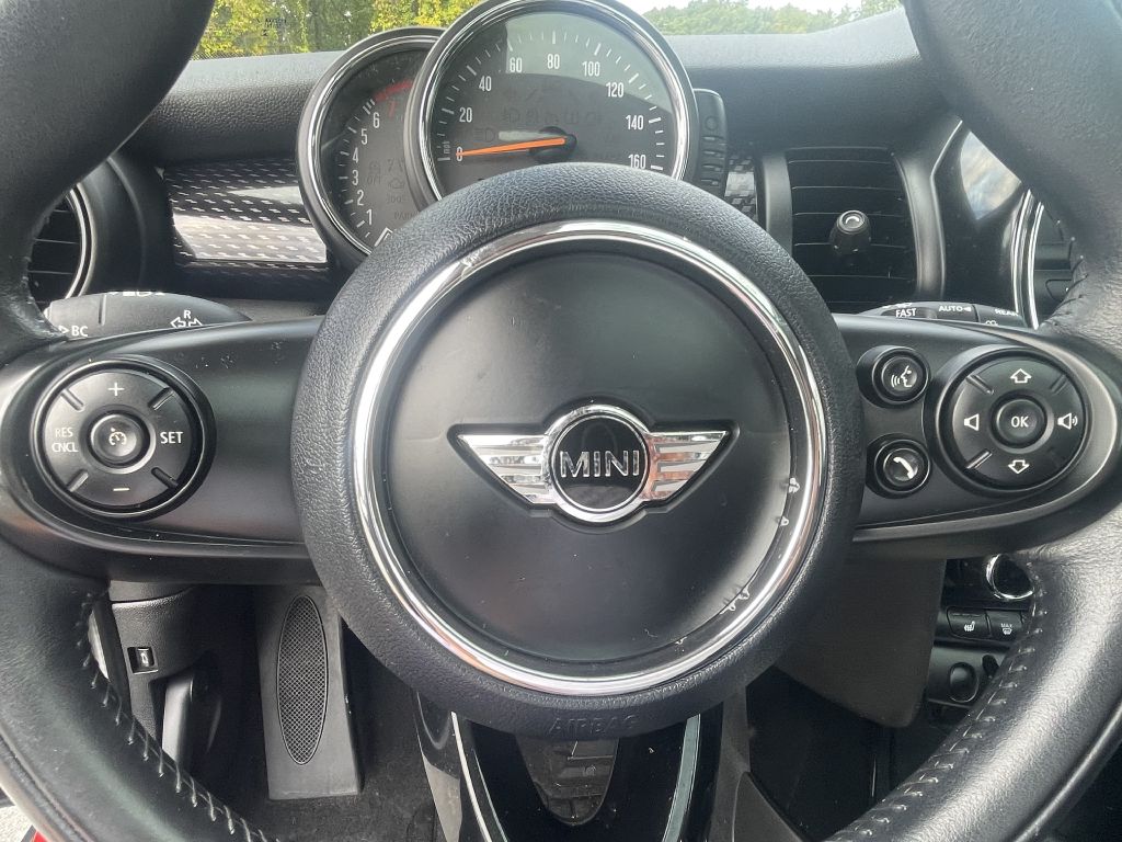 Photo 14 of this MINI COOPER