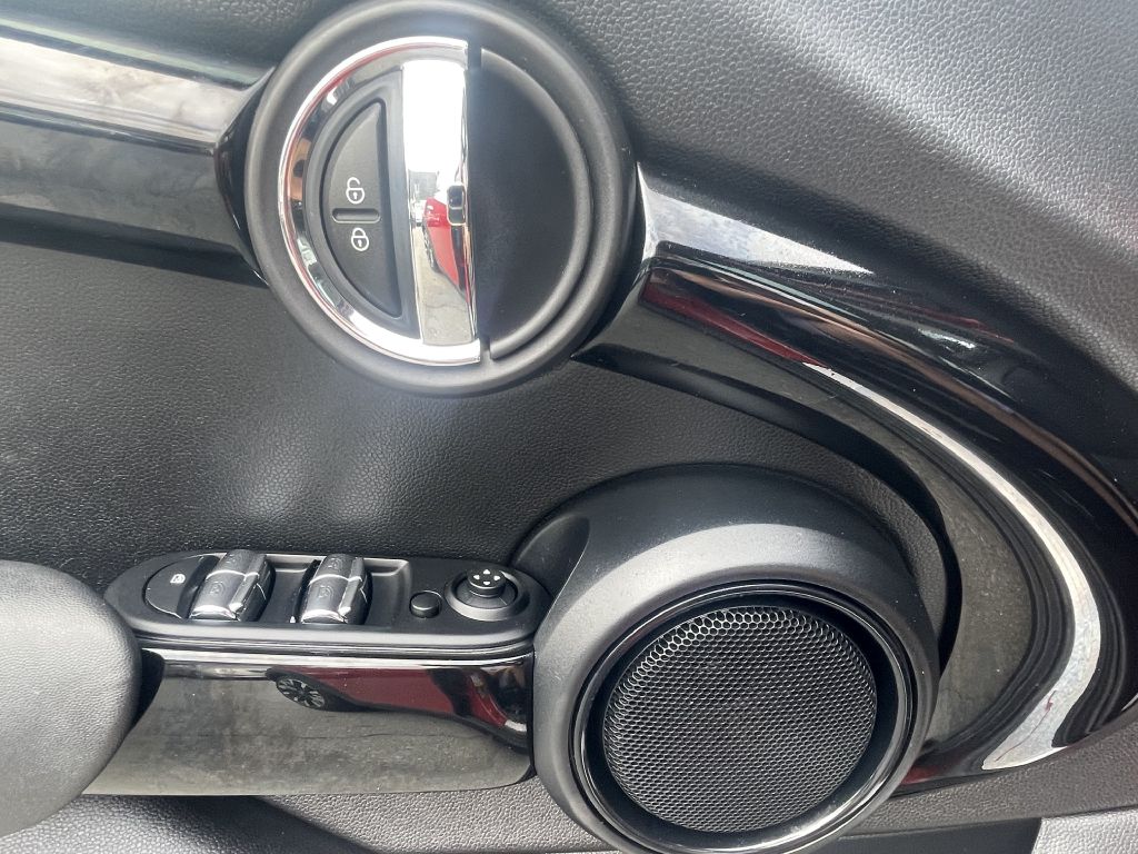 Photo 23 of this MINI COOPER