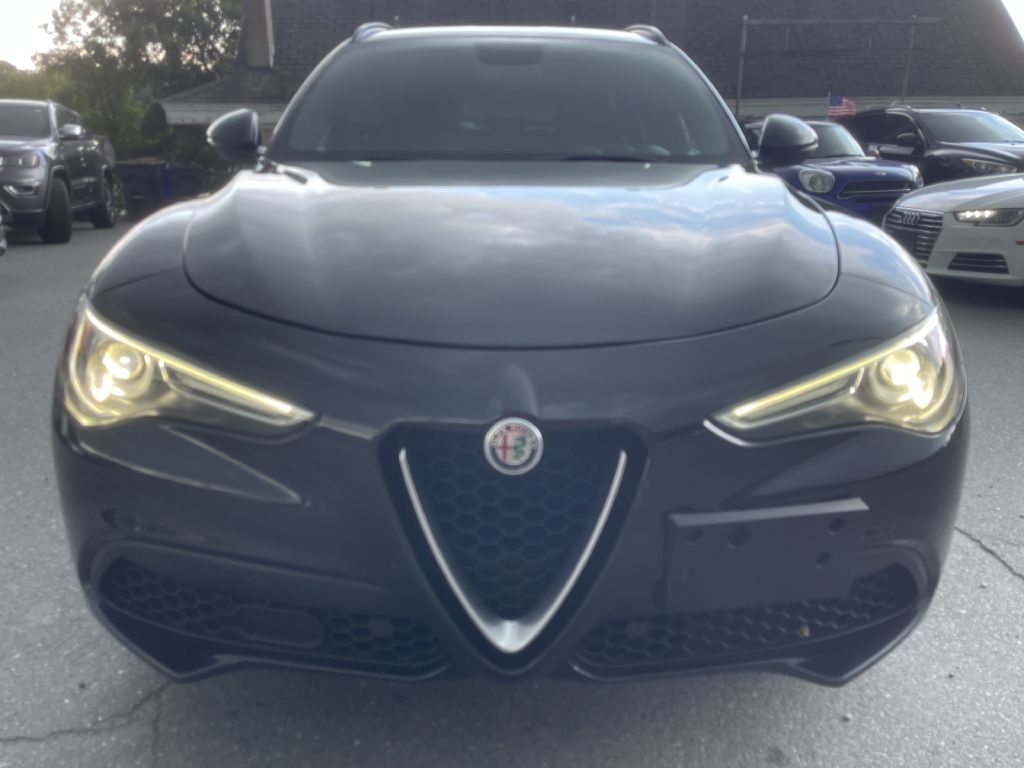 Photo 2 of this ALFA ROMEO STELVIO