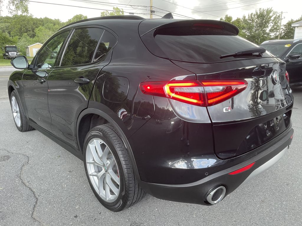 Photo 5 of this ALFA ROMEO STELVIO