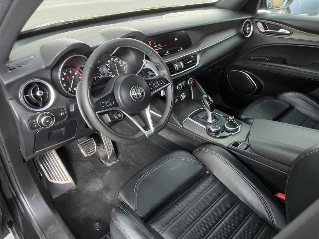 Photo 10 of this ALFA ROMEO STELVIO