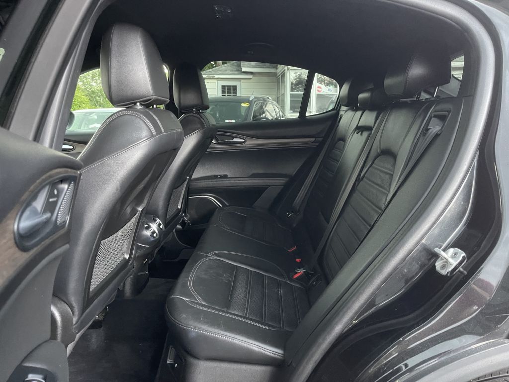 Photo 11 of this ALFA ROMEO STELVIO