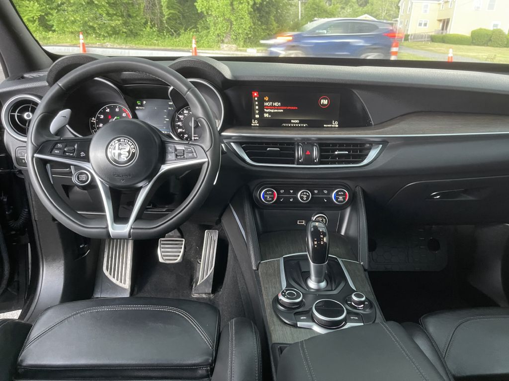 Photo 12 of this ALFA ROMEO STELVIO