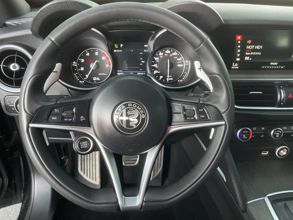 Photo 13 of this ALFA ROMEO STELVIO
