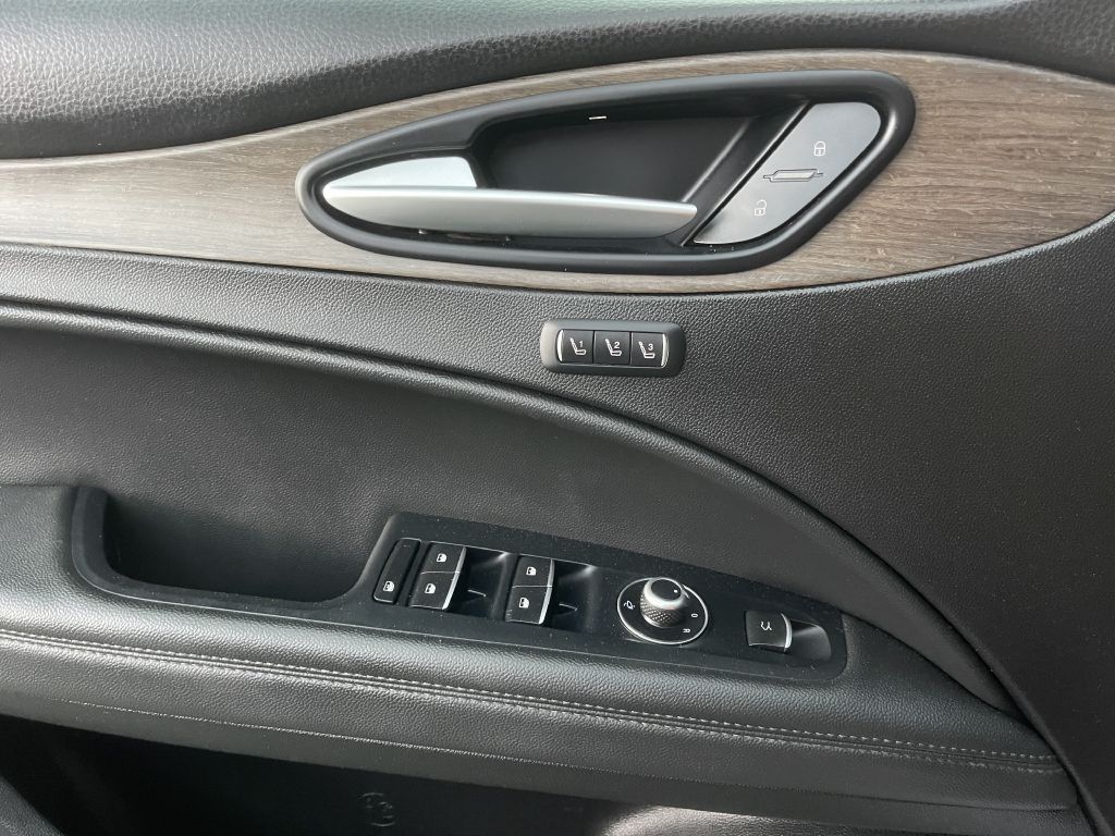 Photo 21 of this ALFA ROMEO STELVIO
