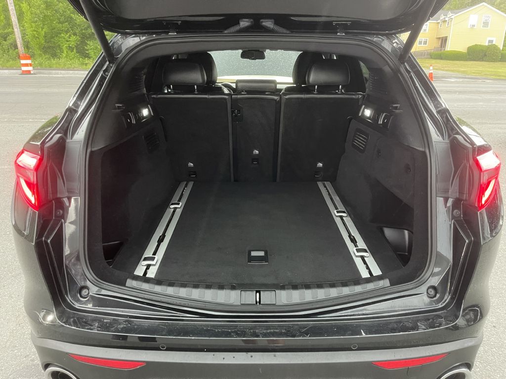Photo 30 of this ALFA ROMEO STELVIO