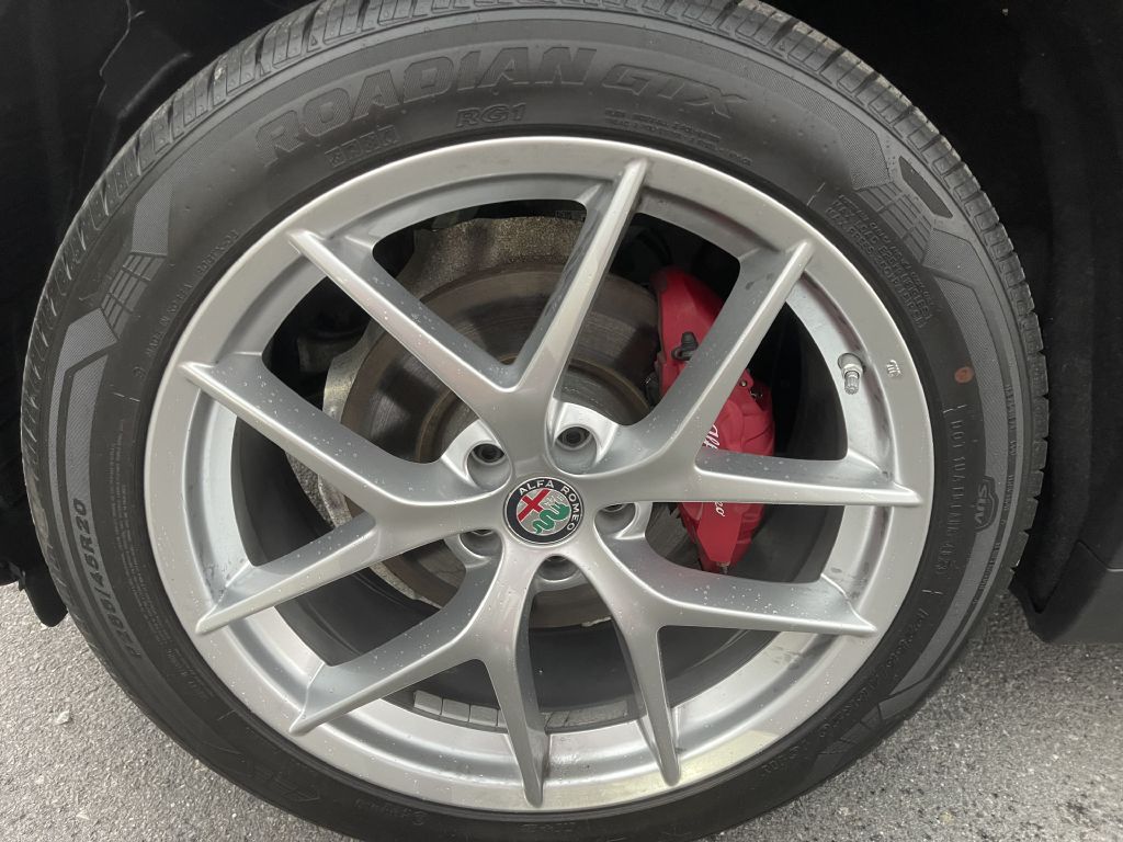 Photo 32 of this ALFA ROMEO STELVIO