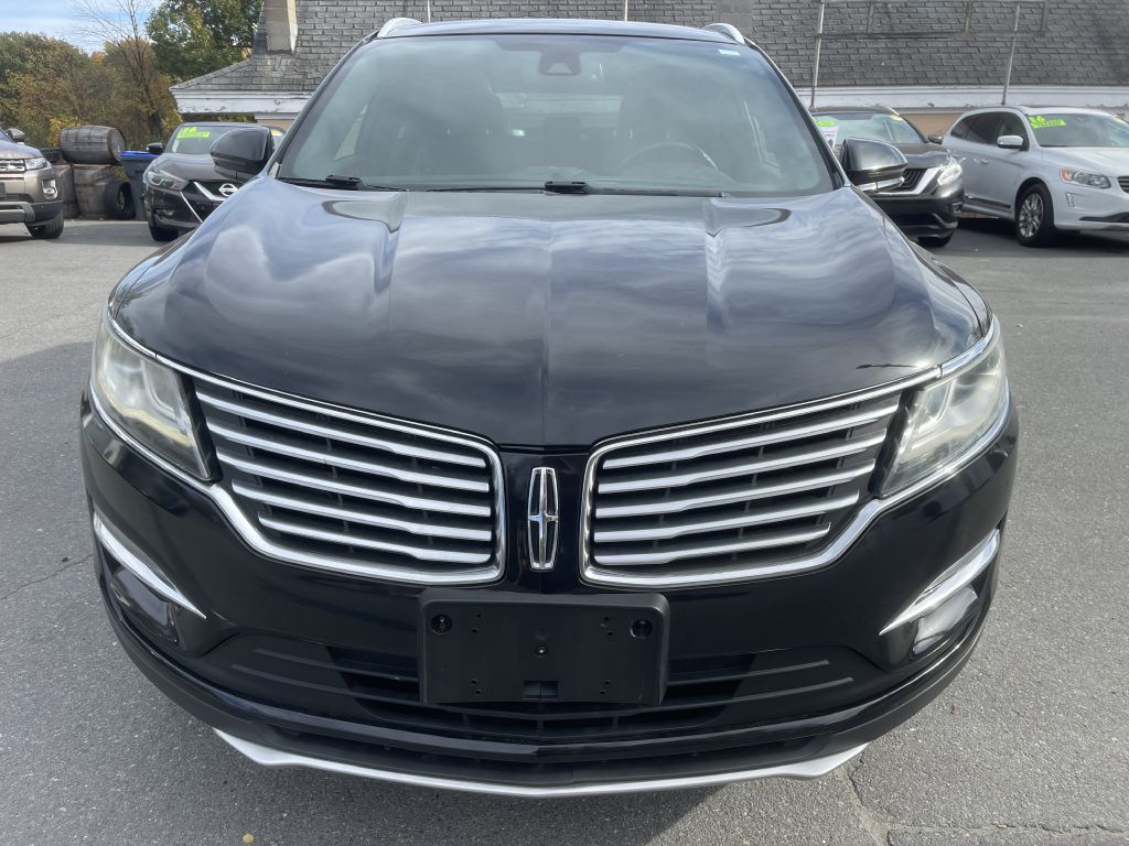 Photo 2 of this LINCOLN MKC