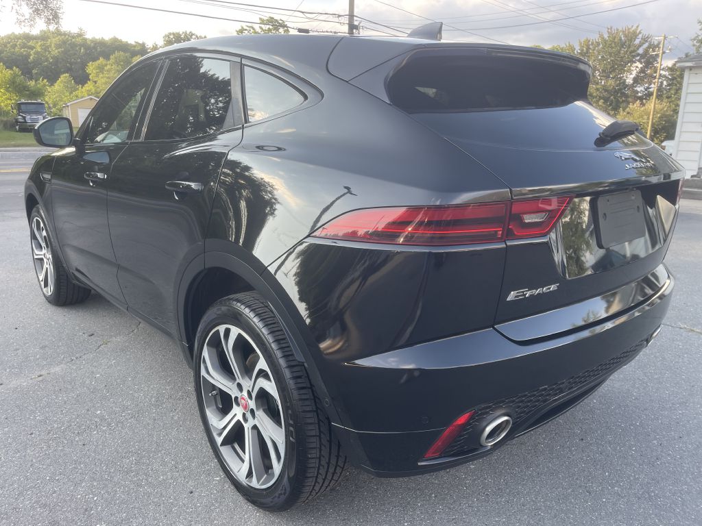 Photo 5 of this JAGUAR E-PACE