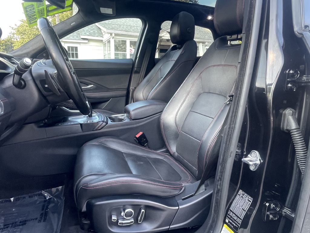 Photo 9 of this JAGUAR E-PACE