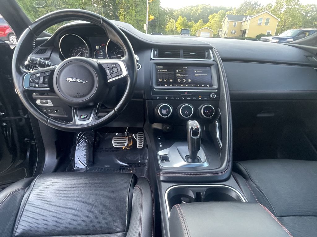 Photo 12 of this JAGUAR E-PACE