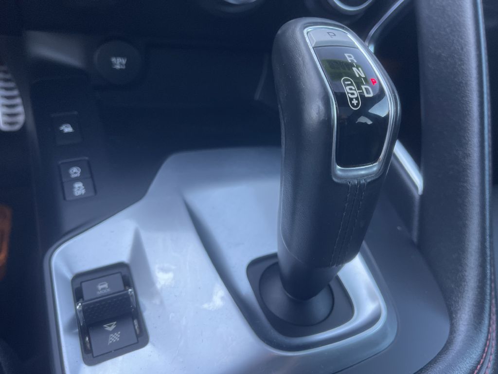 Photo 21 of this JAGUAR E-PACE