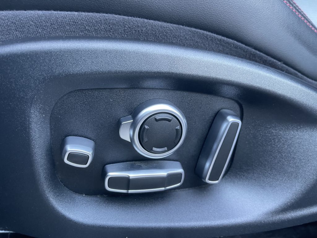 Photo 22 of this JAGUAR E-PACE