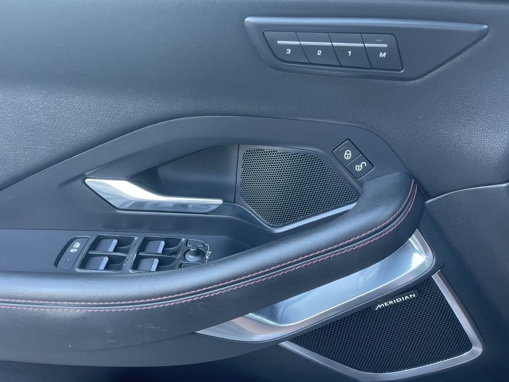 Photo 23 of this JAGUAR E-PACE