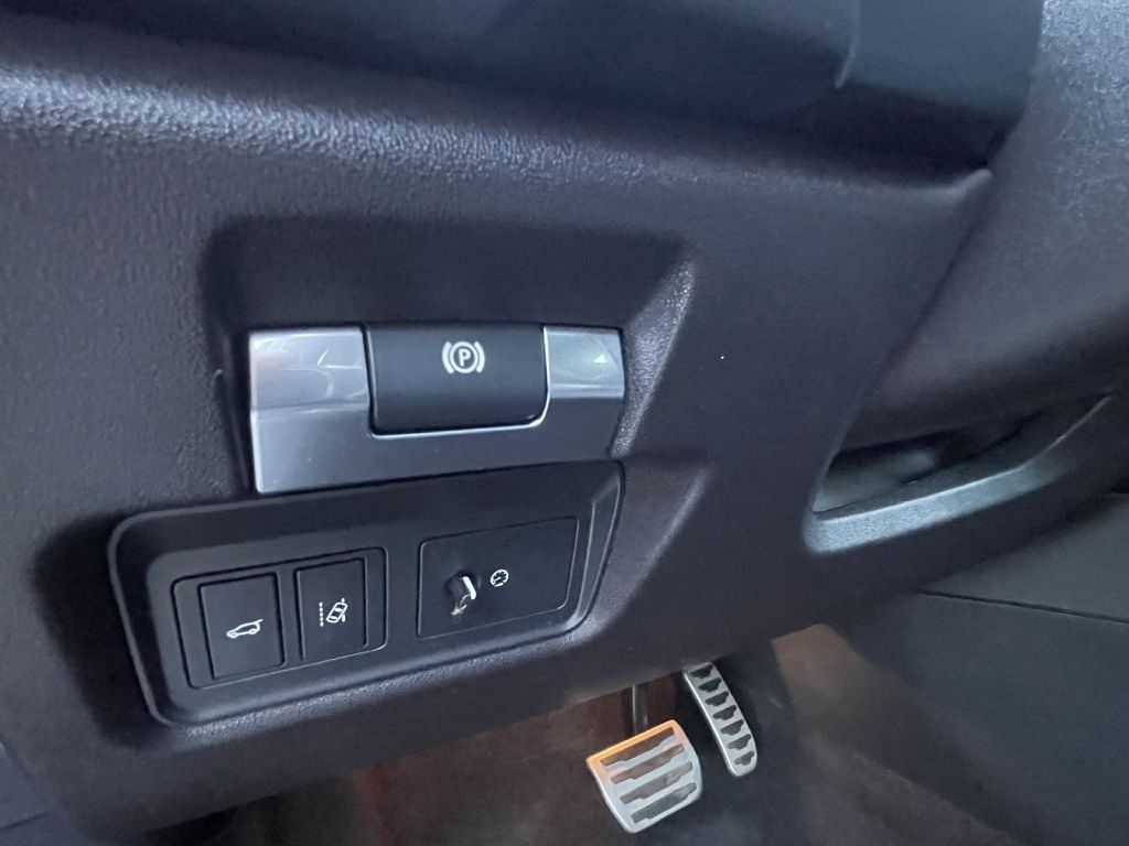 Photo 15 of this JAGUAR E-PACE