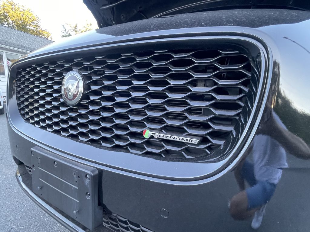 Photo 28 of this JAGUAR E-PACE