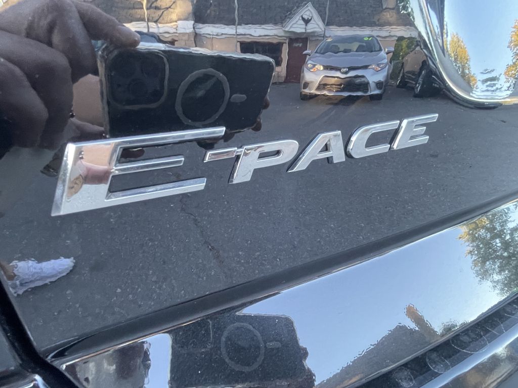 Photo 31 of this JAGUAR E-PACE