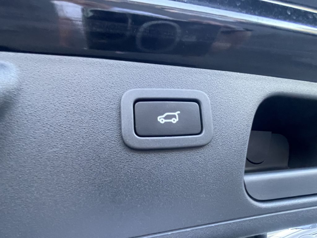 Photo 32 of this JAGUAR E-PACE