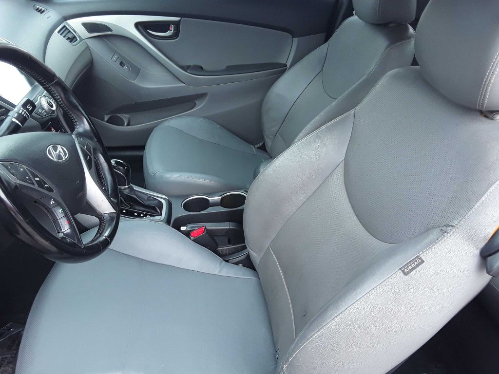 Photo 12 of this HYUNDAI ELANTRA COUPE
