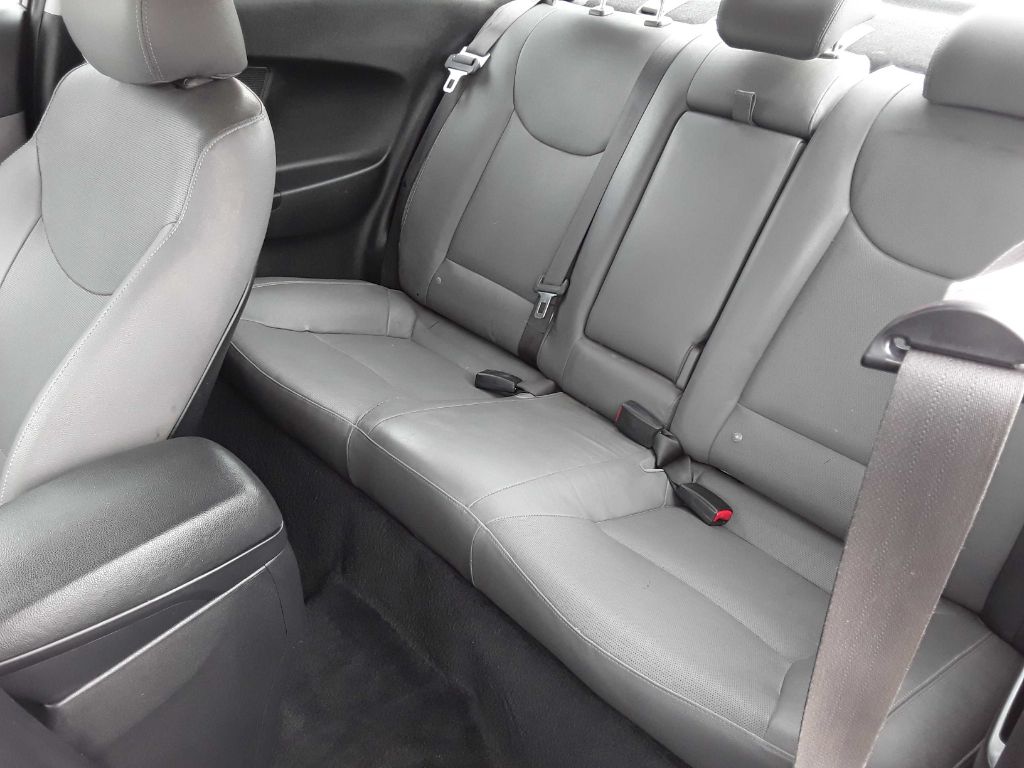 Photo 11 of this HYUNDAI ELANTRA COUPE