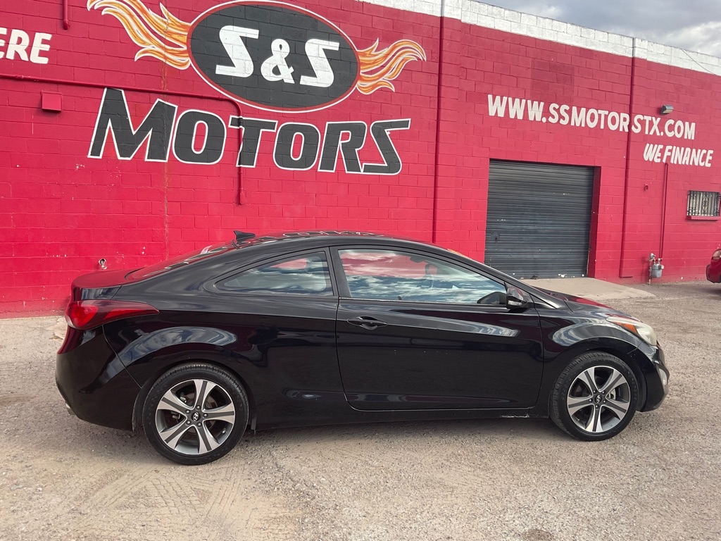 Photo 15 of this HYUNDAI ELANTRA COUPE