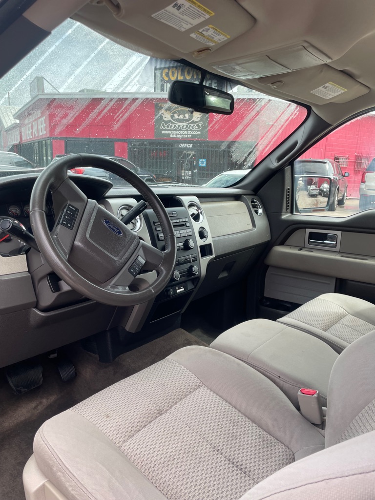 Photo 6 of this FORD F150