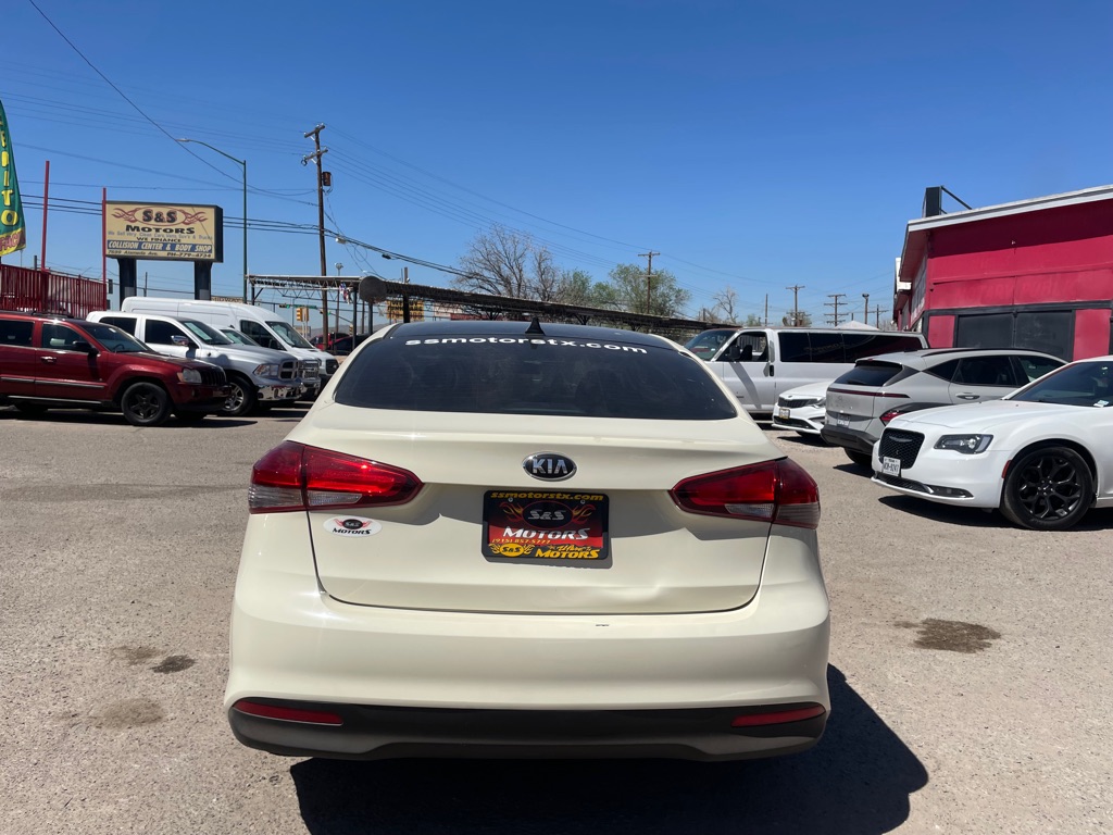 Photo 8 of this KIA FORTE