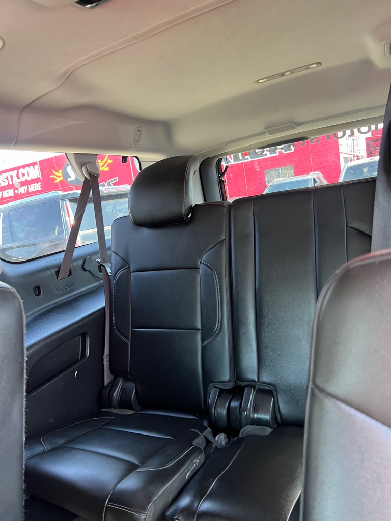 Photo 6 of this CHEVROLET SUBURBAN