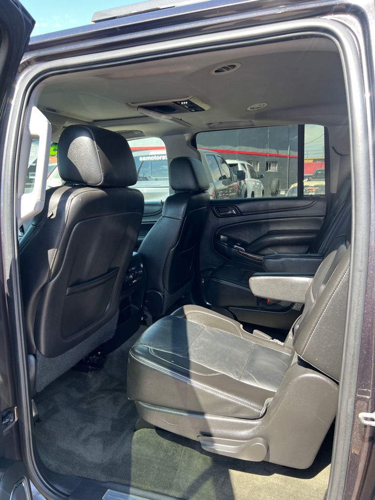 Photo 5 of this CHEVROLET SUBURBAN