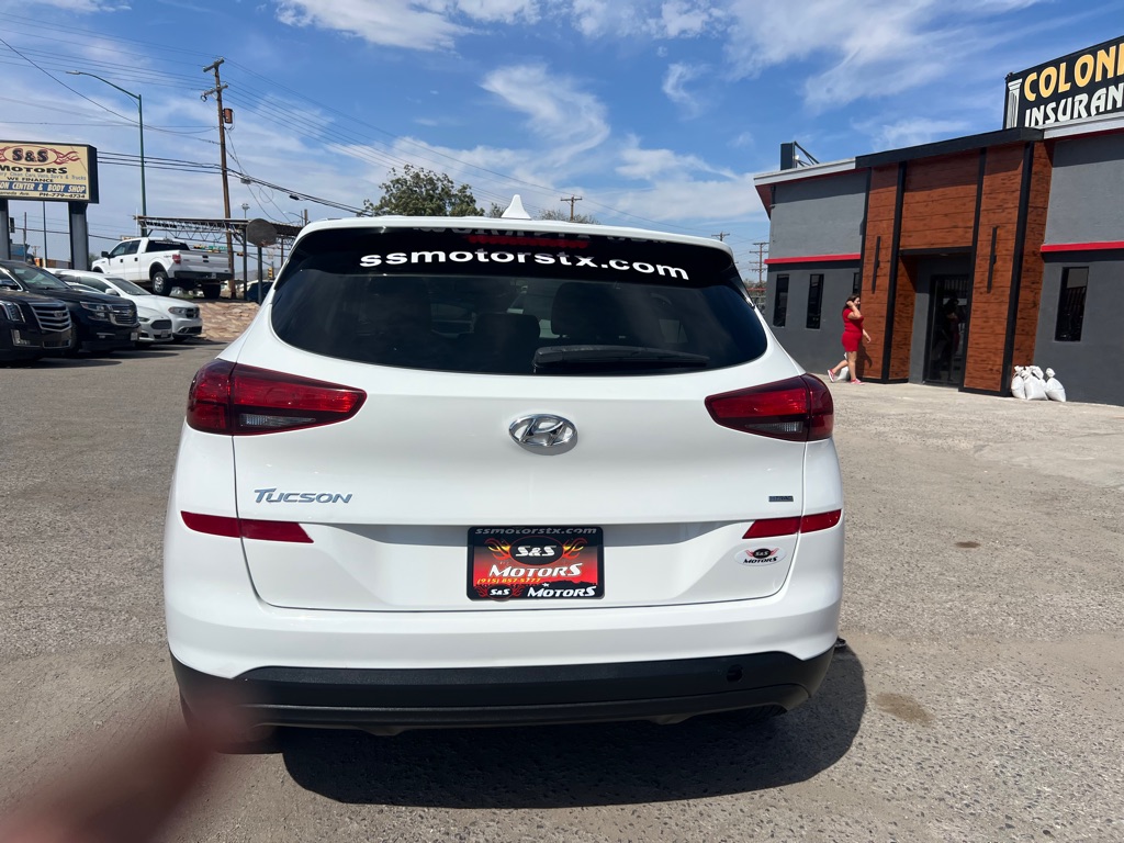 Photo 7 of this HYUNDAI TUCSON