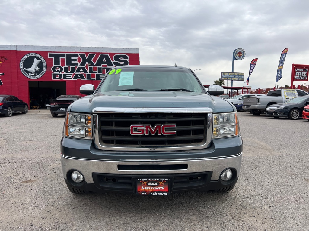 Photo 2 of this GMC SIERRA
