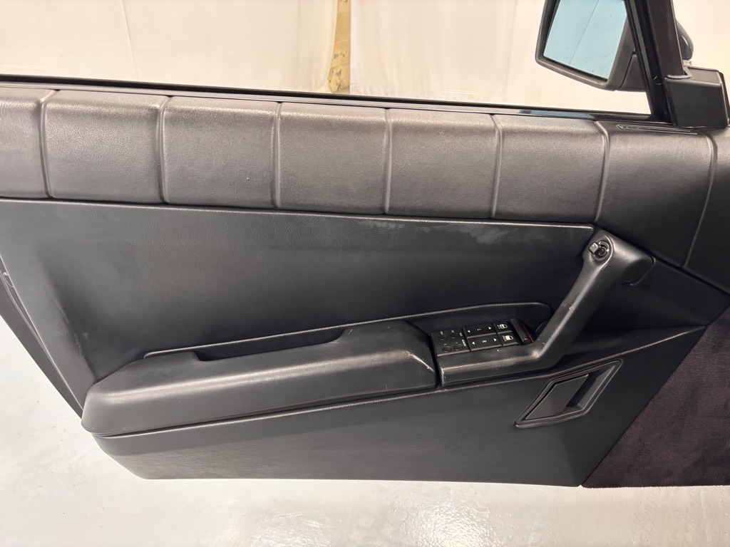 Photo 15 of this CADILLAC ALLANTE