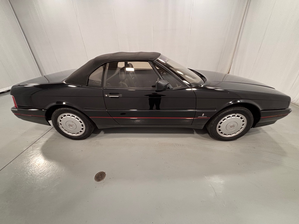 Photo 4 of this CADILLAC ALLANTE